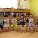 楽器遊びをしたよ♪ いきいきぐみ(1.2歳児)