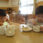 給食おいしいな　のびのびぐみ（0.1歳児）