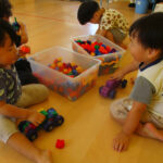 一緒に遊ぶの楽しいな♪　いきいきぐみ(1・2歳児)